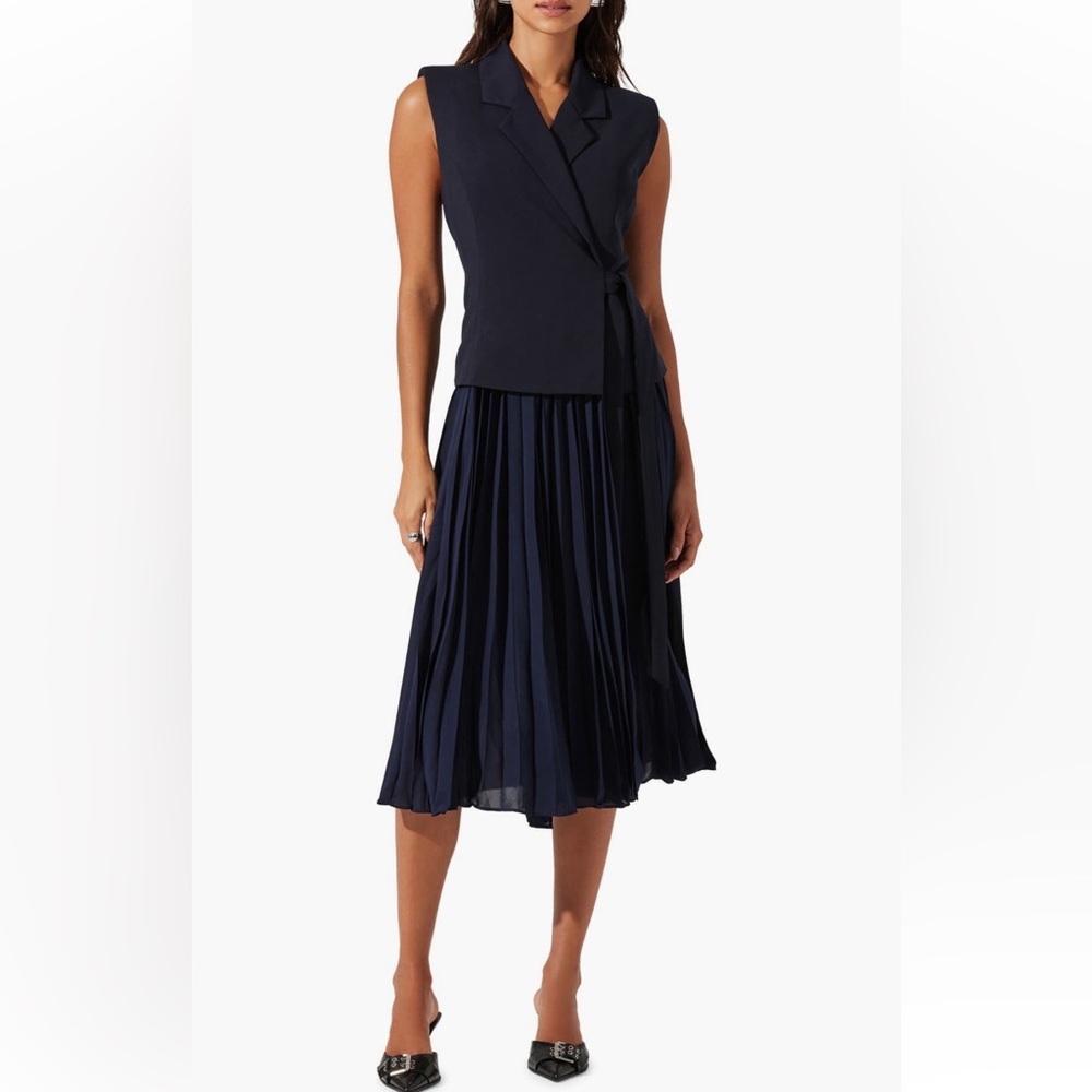 ASTR THE LABEL, ACCORDION PLEAT MIDI DRESS